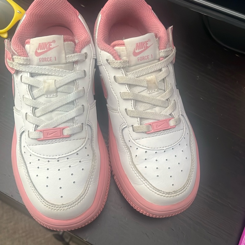 Nike White and Pink Sneakers Classic Low-Top Design